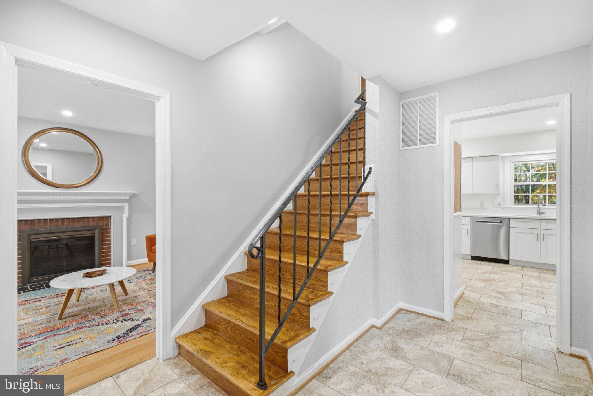 2022 LABRADOR LANE