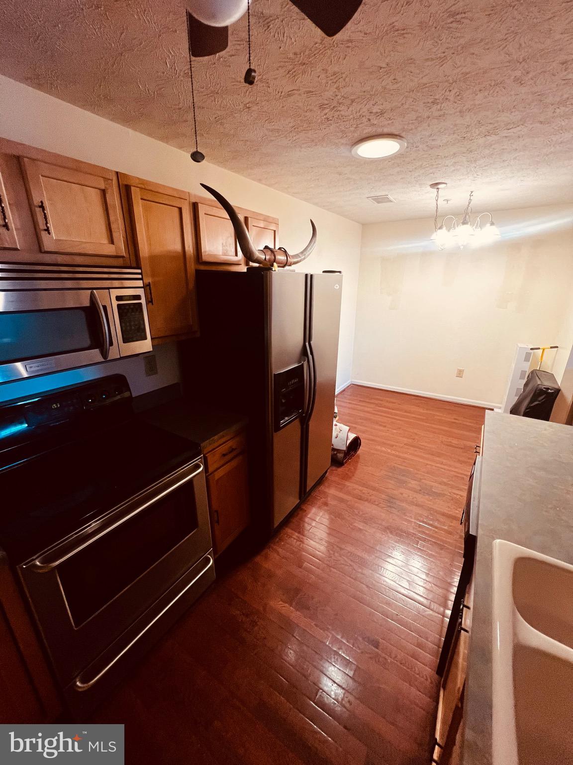 SIGNAL KNOB CONDOS - Residential