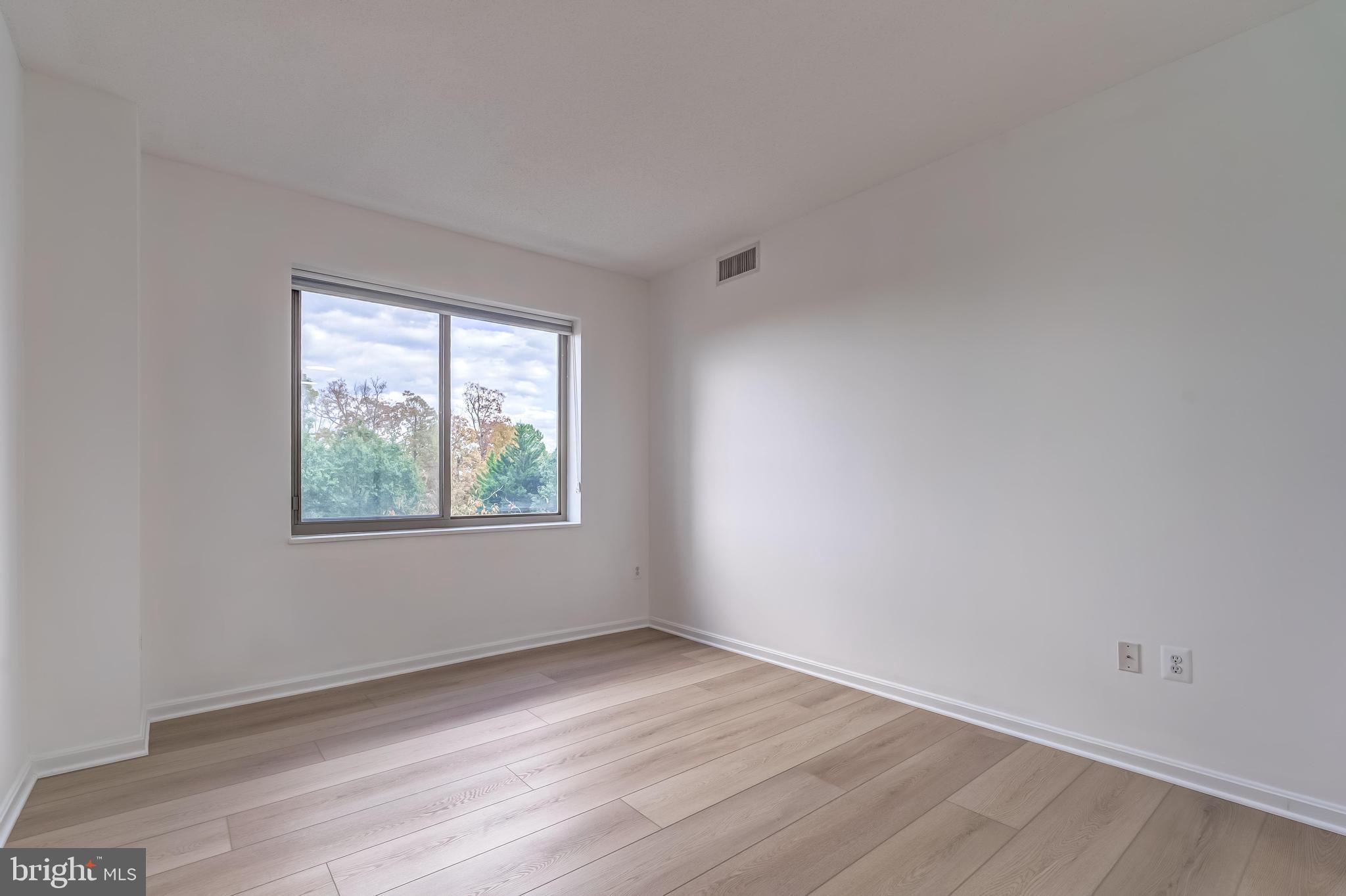 RIVERVIEW AT LANSDOWNE WOODS - Residential