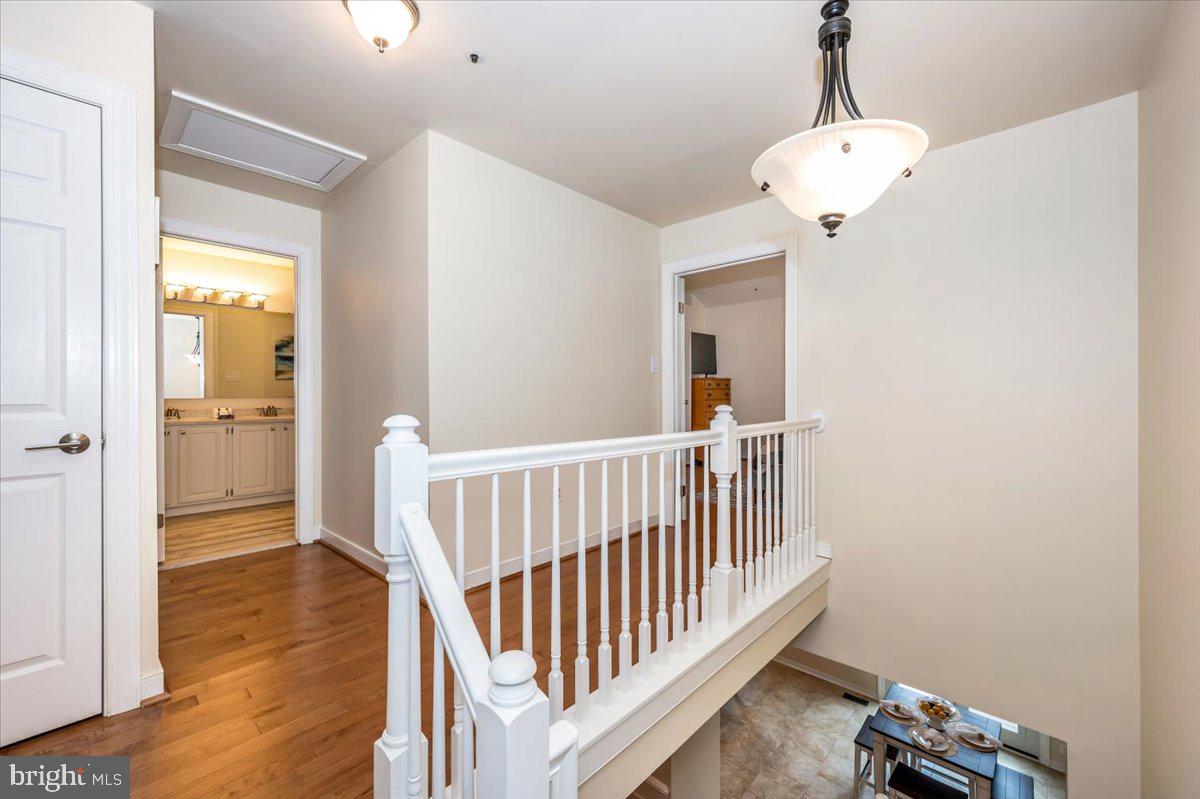 QUINCE ORCHARD KNOLLS - Residential