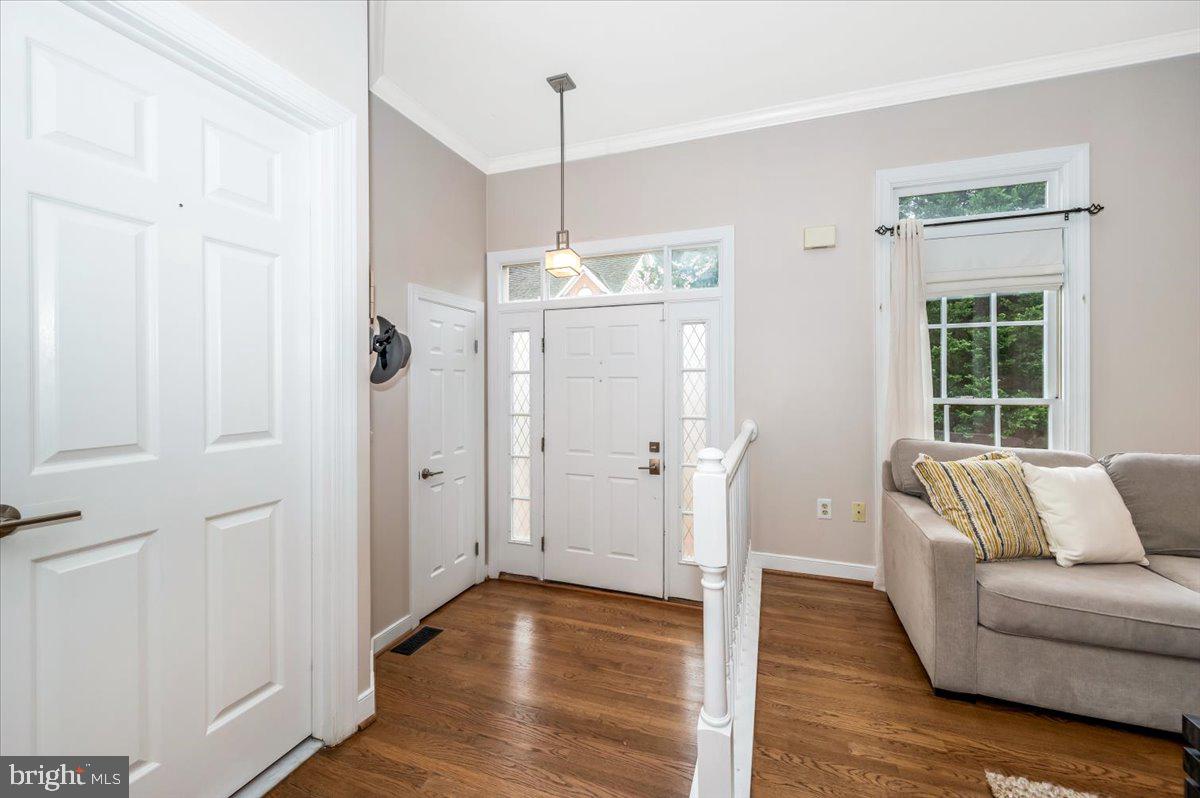 QUINCE ORCHARD KNOLLS - Residential