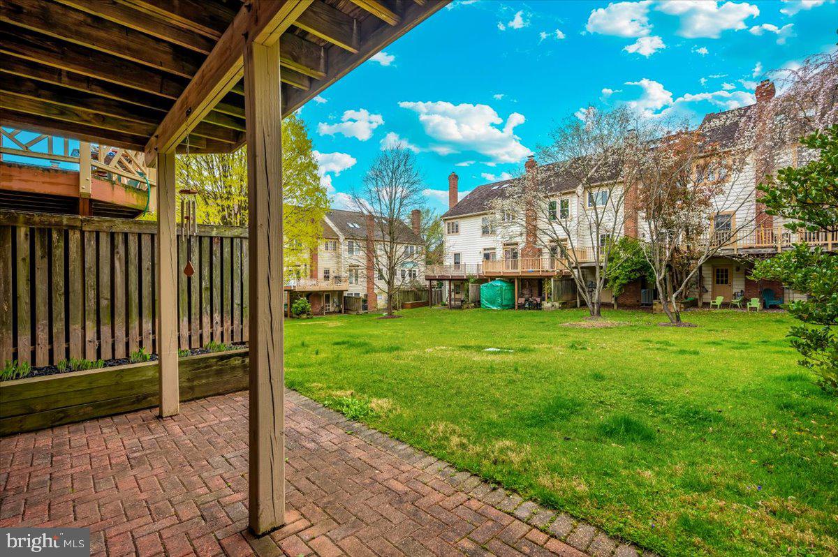 QUINCE ORCHARD KNOLLS - Residential