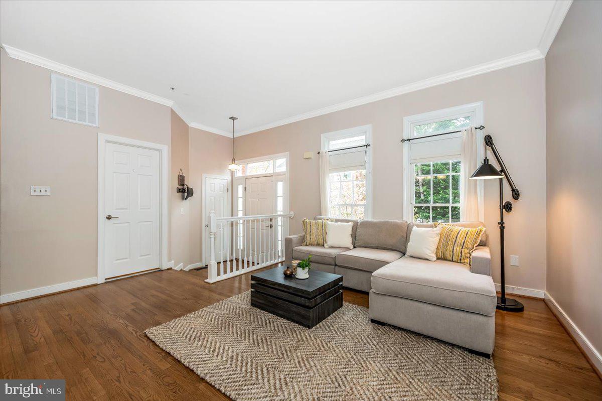 QUINCE ORCHARD KNOLLS - Residential