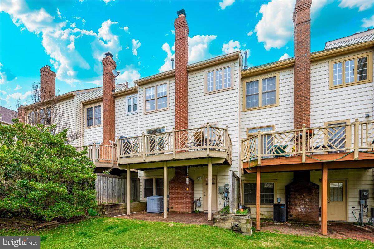 QUINCE ORCHARD KNOLLS - Residential