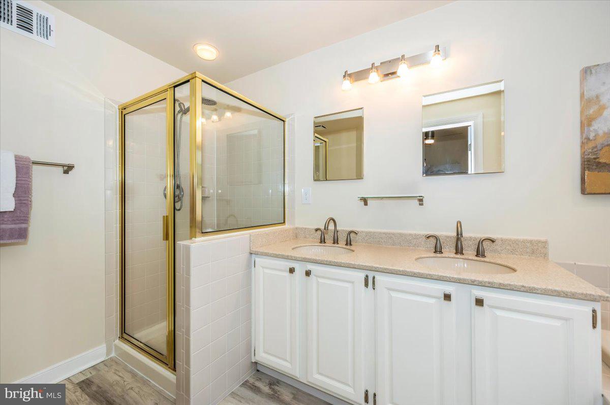 QUINCE ORCHARD KNOLLS - Residential