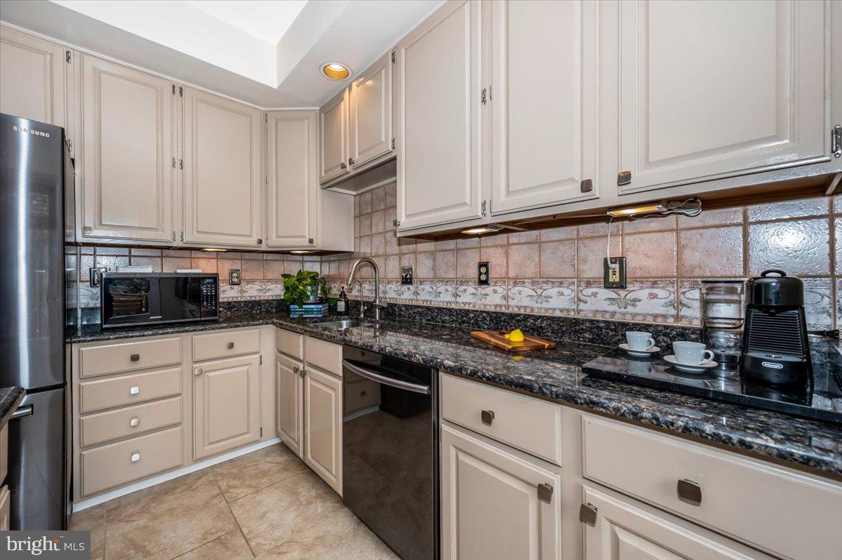 QUINCE ORCHARD KNOLLS - Residential