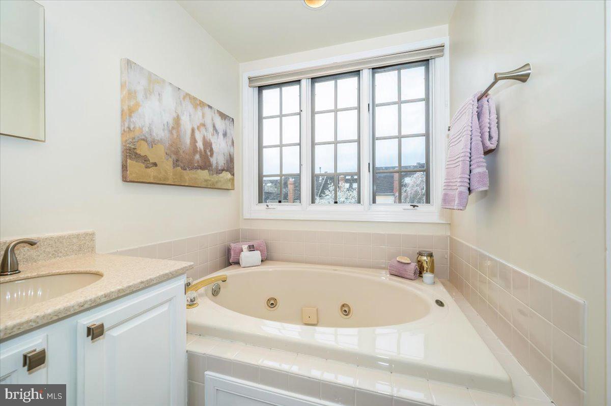 QUINCE ORCHARD KNOLLS - Residential