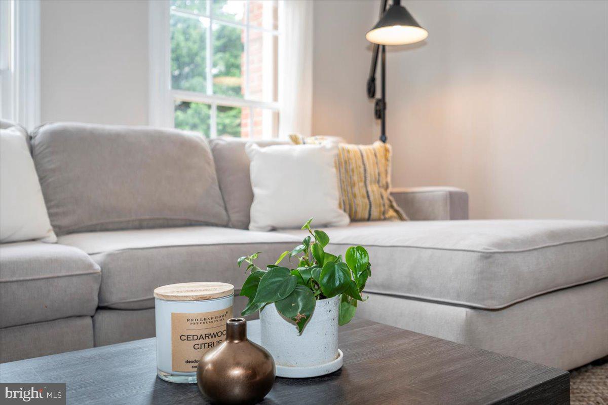 QUINCE ORCHARD KNOLLS - Residential