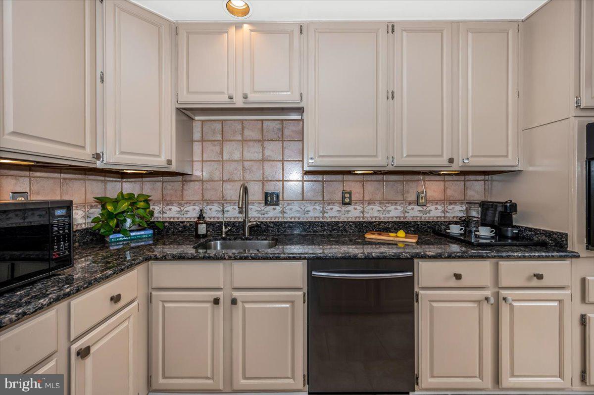 QUINCE ORCHARD KNOLLS - Residential