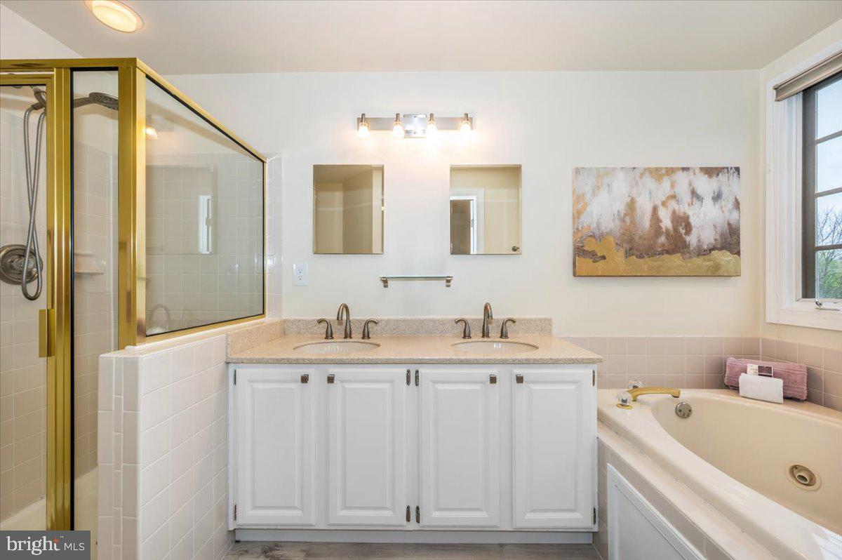 QUINCE ORCHARD KNOLLS - Residential