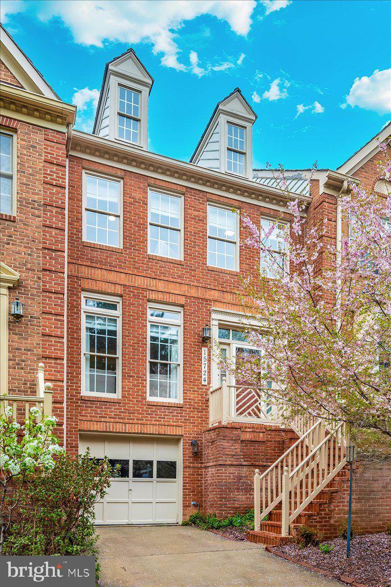 QUINCE ORCHARD KNOLLS - Residential