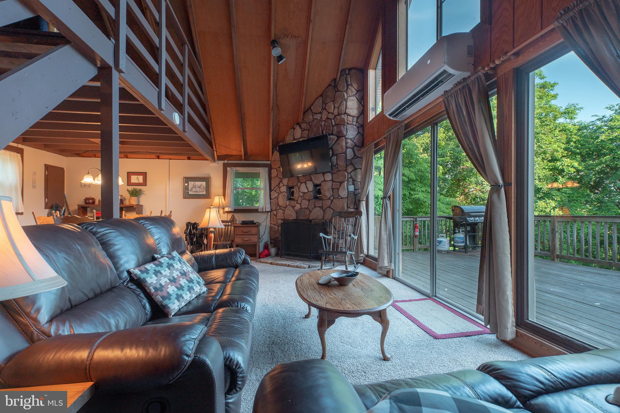 1076 OVERLOOK DRIVE