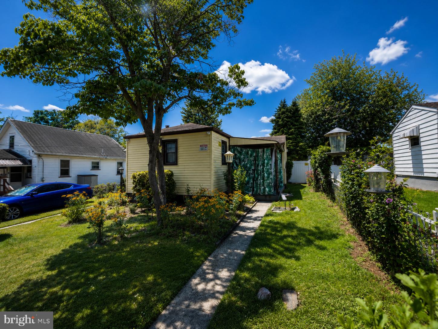125 ROOSEVELT AVENUE