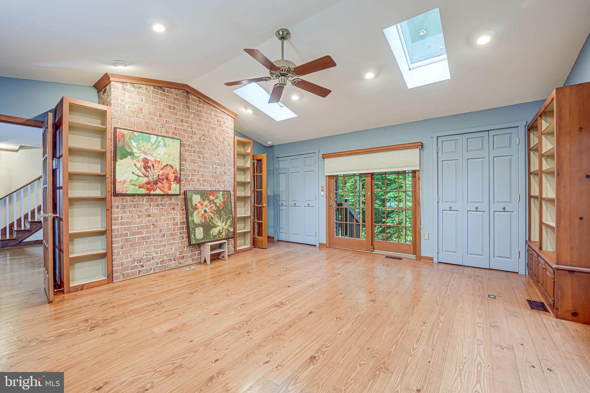 HERITAGE WOODS - Residential