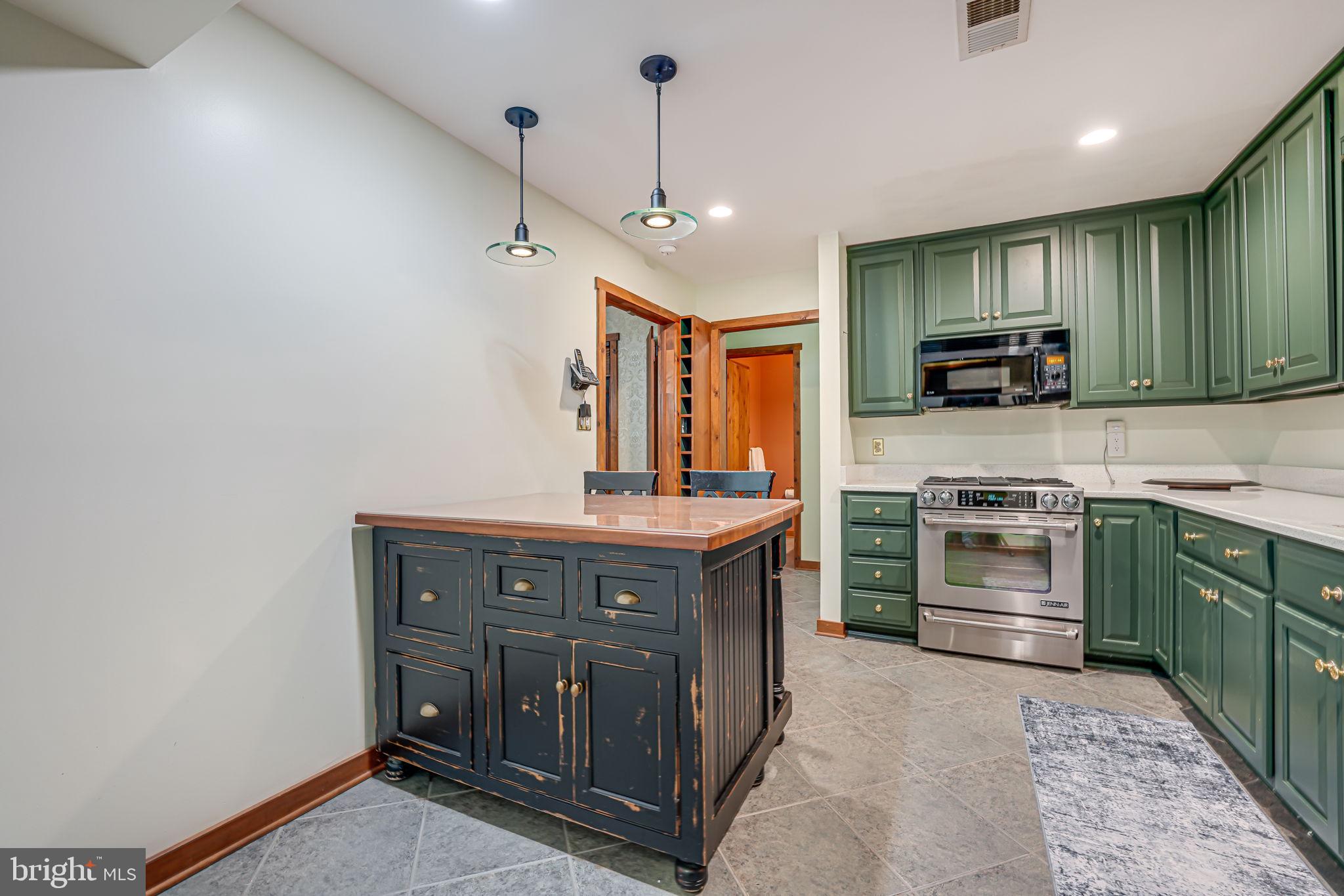 HERITAGE WOODS - Residential