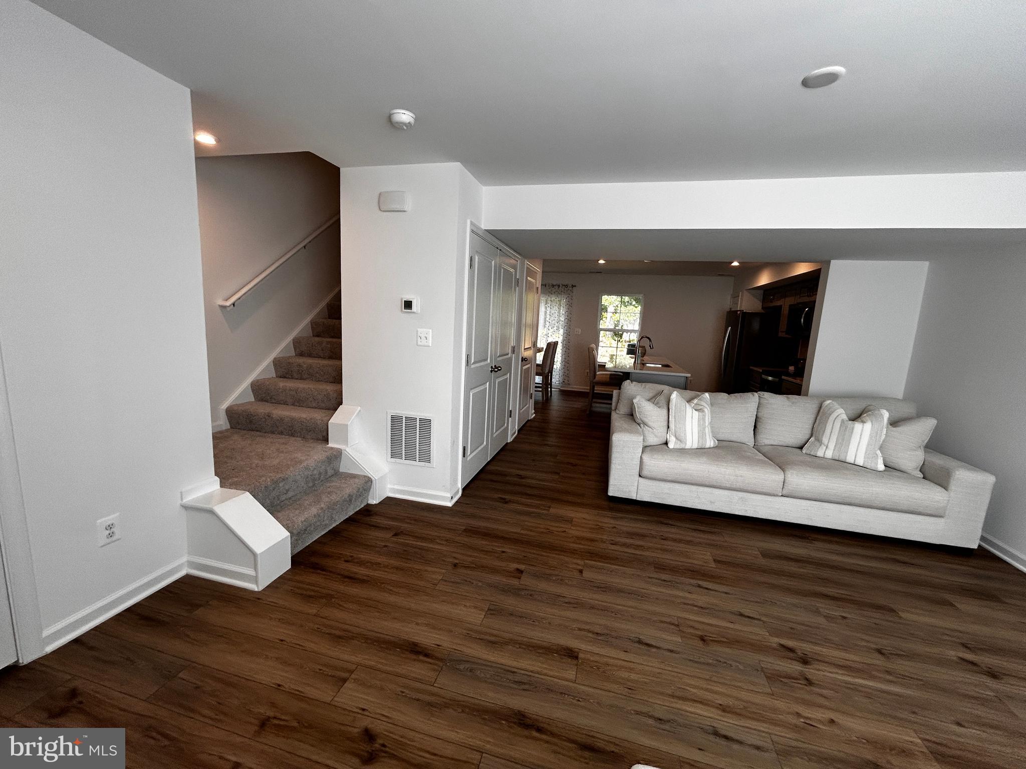 WHISPERING PINES - Residential Lease