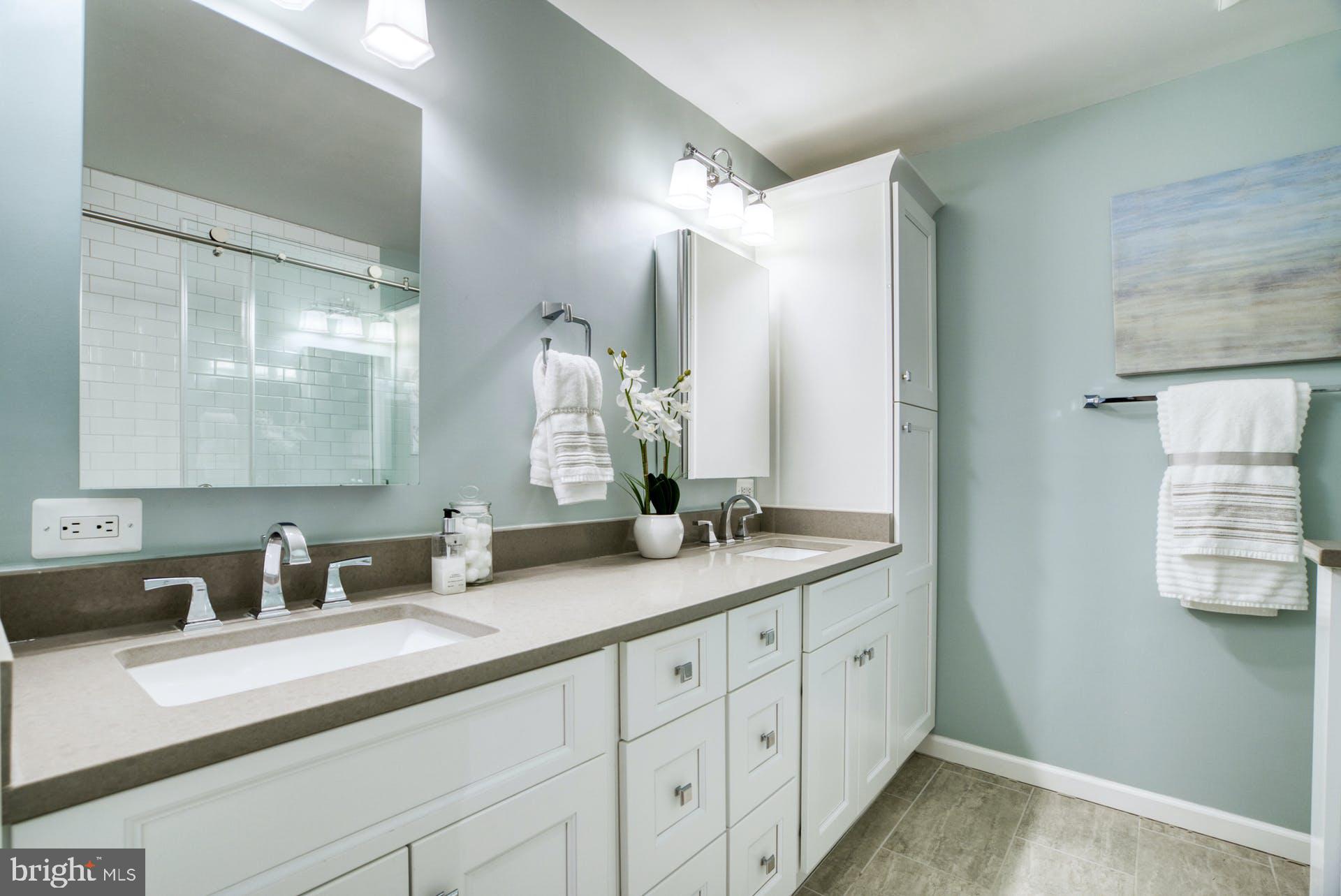 GOVERNORS SQUARE - Residential