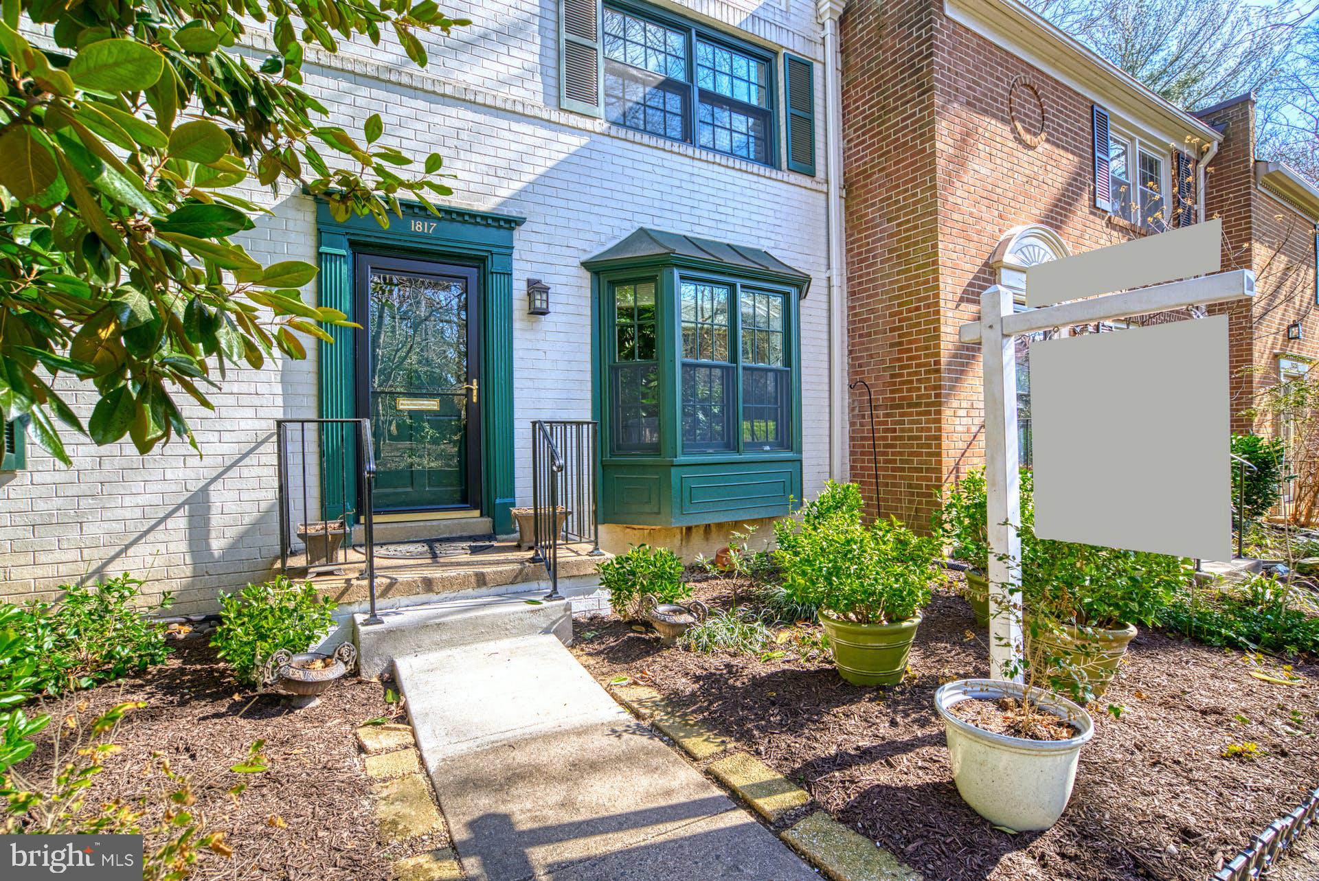 GOVERNORS SQUARE - Residential