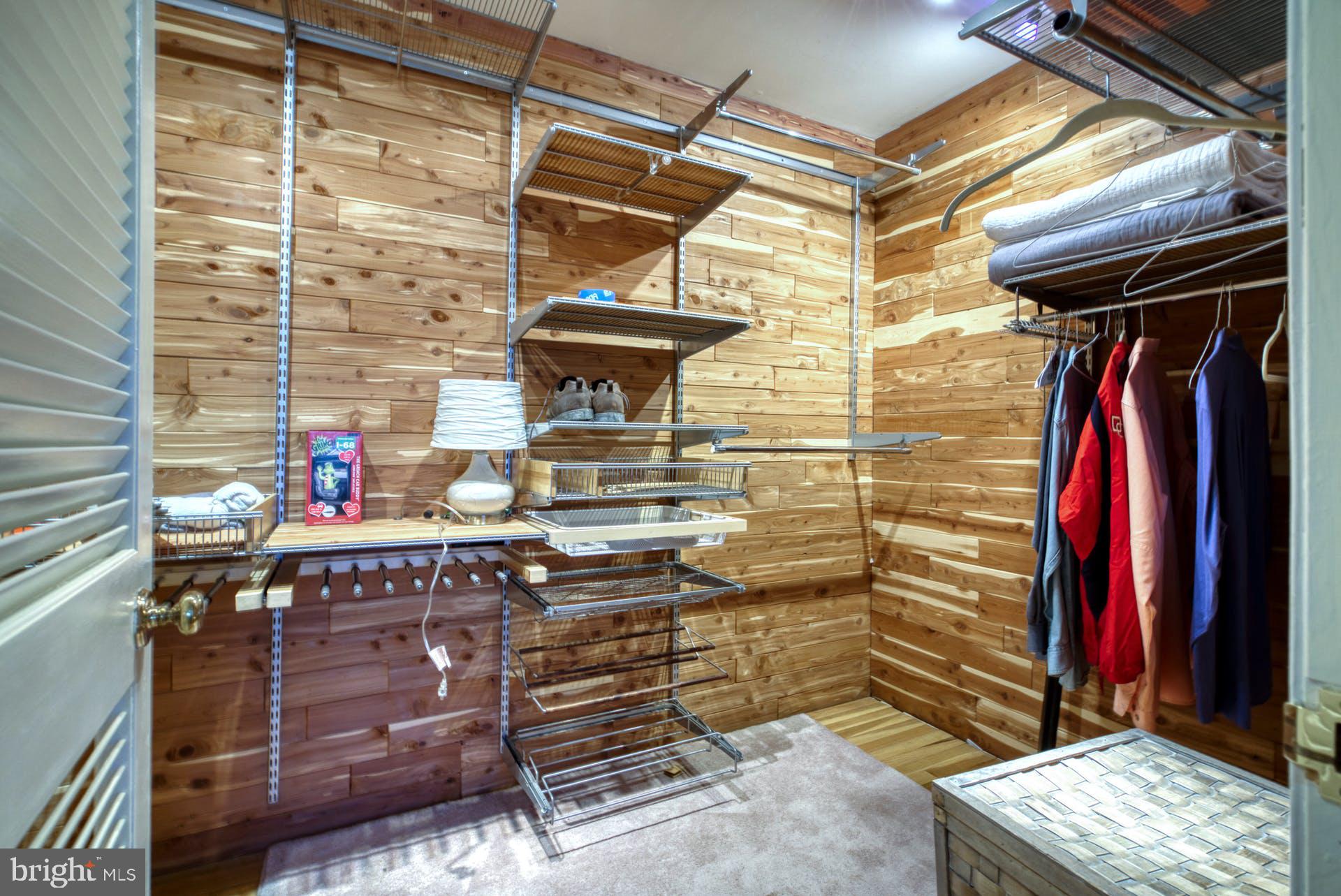 GOVERNORS SQUARE - Residential