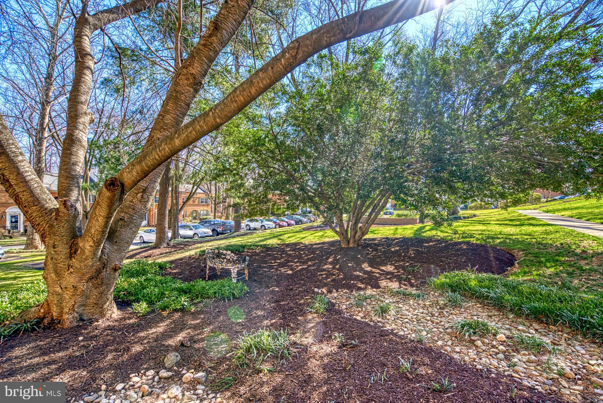 GOVERNORS SQUARE - Residential