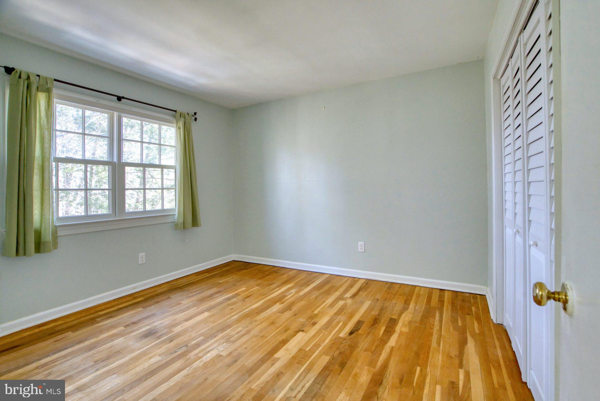 GOVERNORS SQUARE - Residential