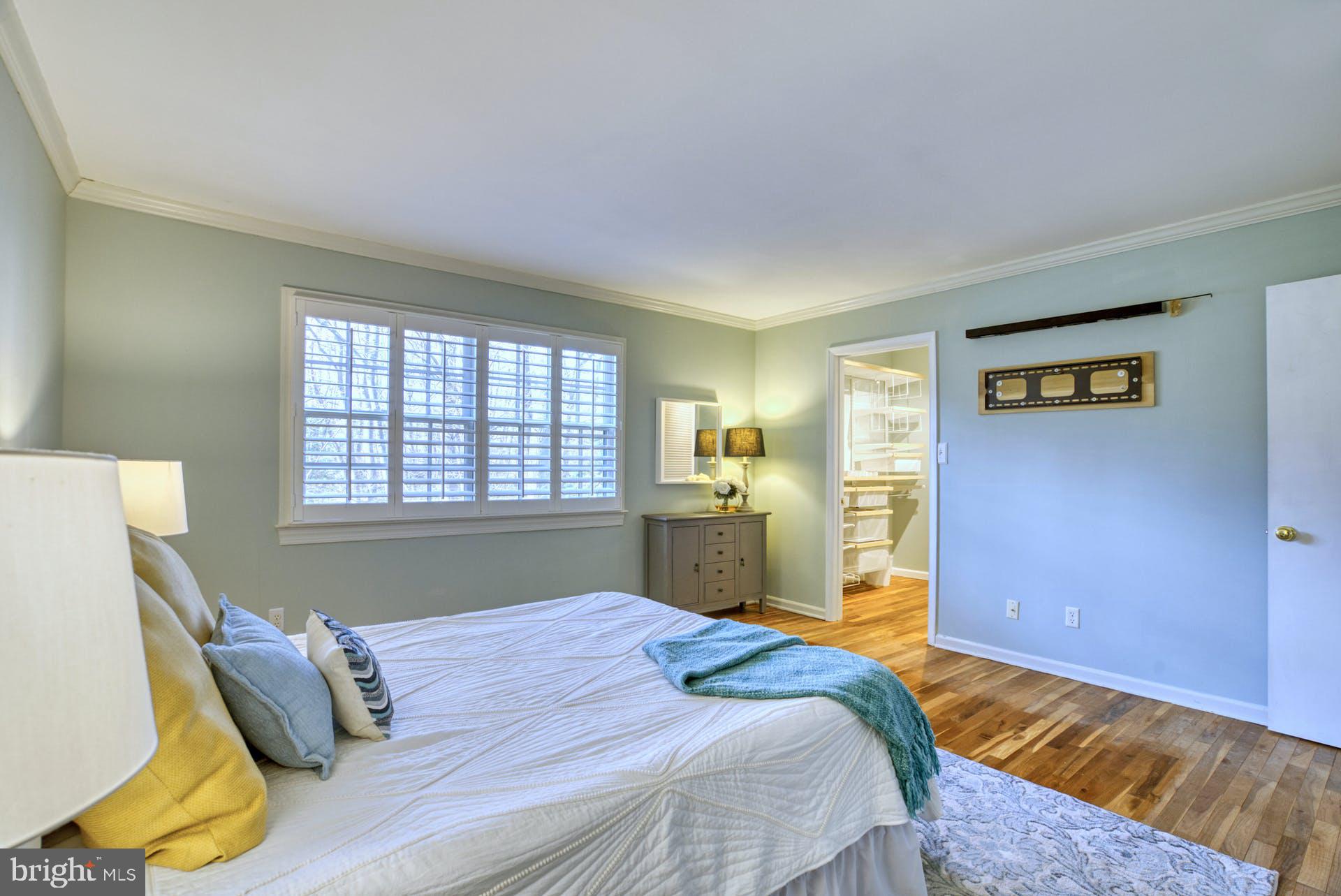 GOVERNORS SQUARE - Residential