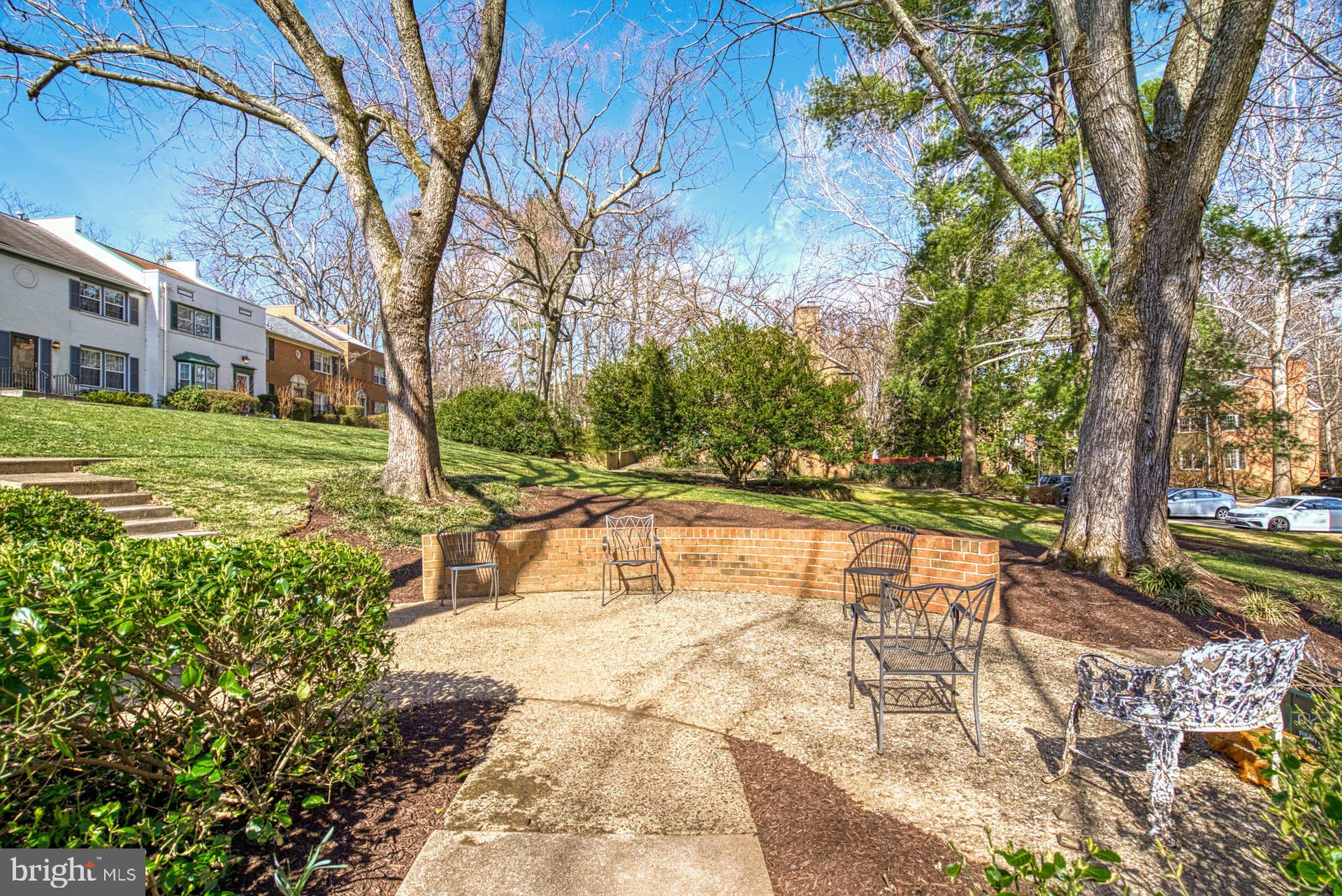 GOVERNORS SQUARE - Residential