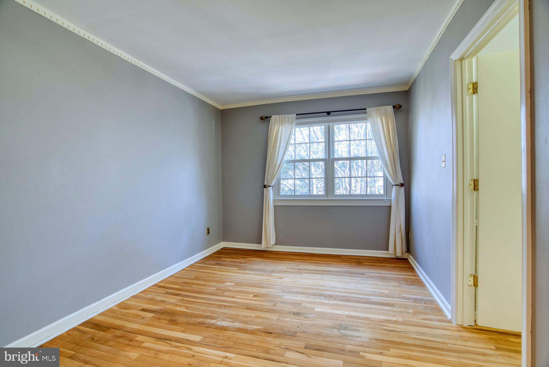 GOVERNORS SQUARE - Residential