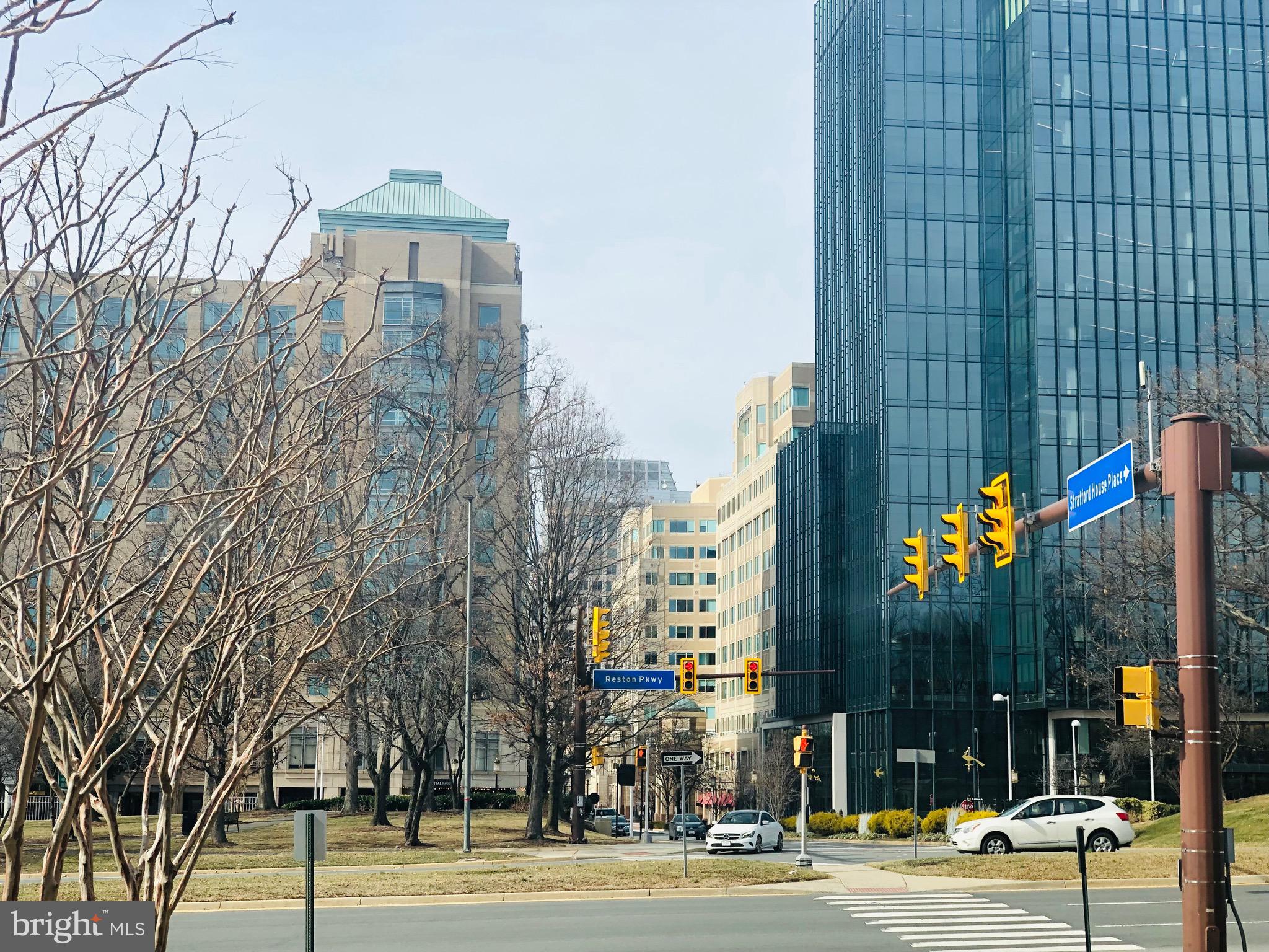 GOVERNORS SQUARE - Residential