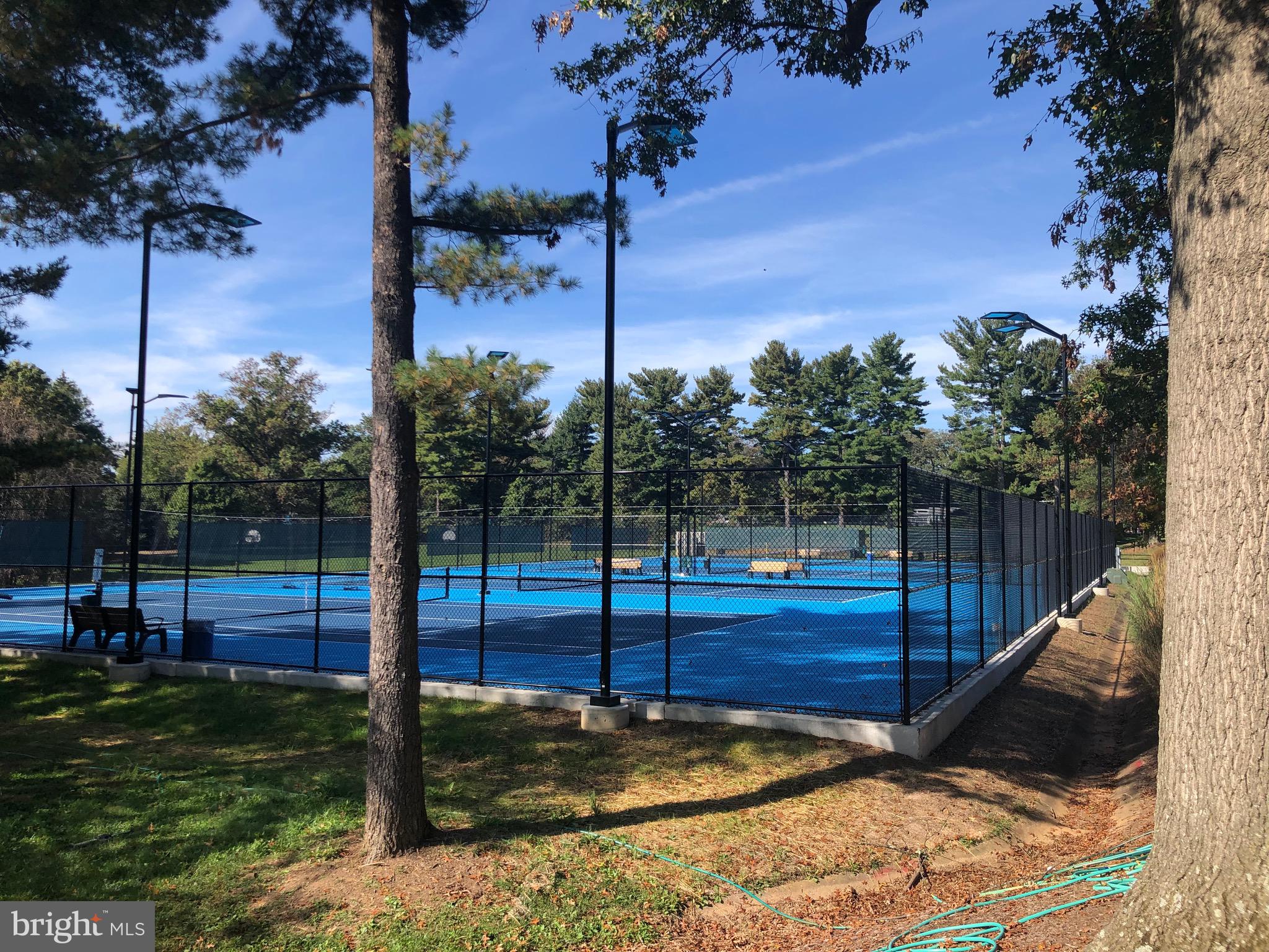 GOVERNORS SQUARE - Residential