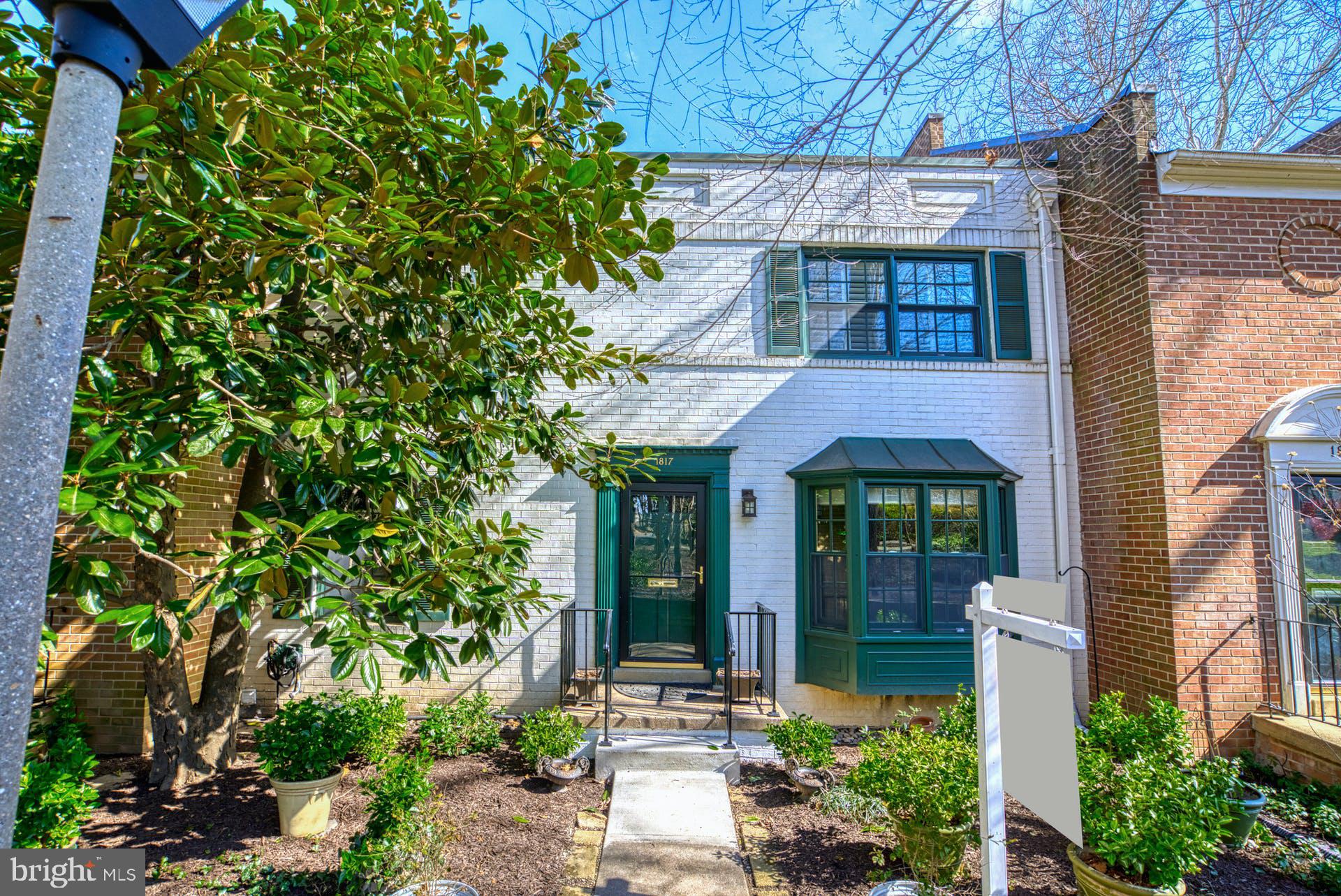 GOVERNORS SQUARE - Residential