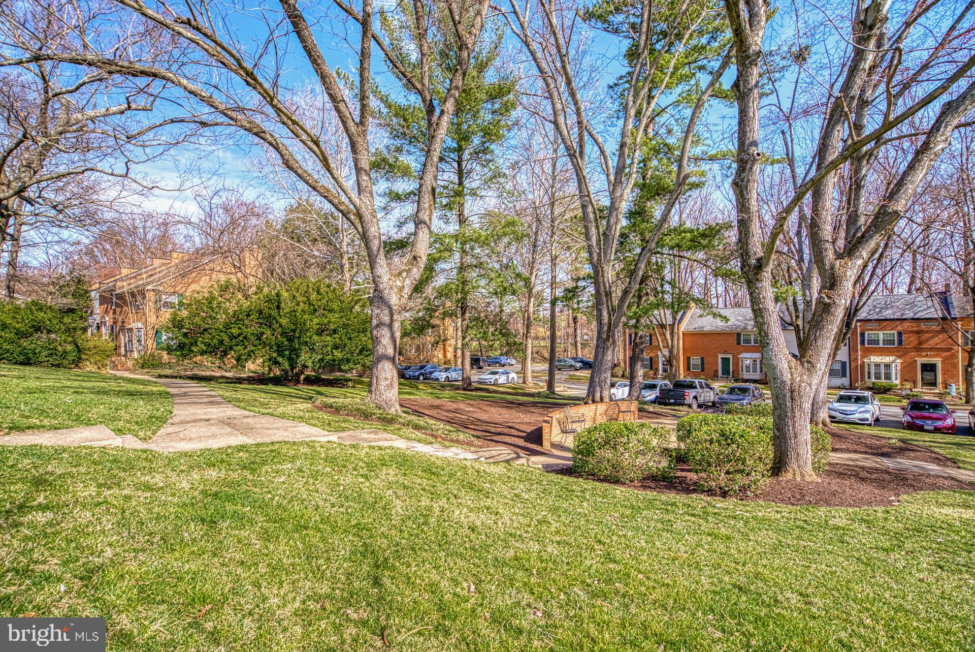 GOVERNORS SQUARE - Residential