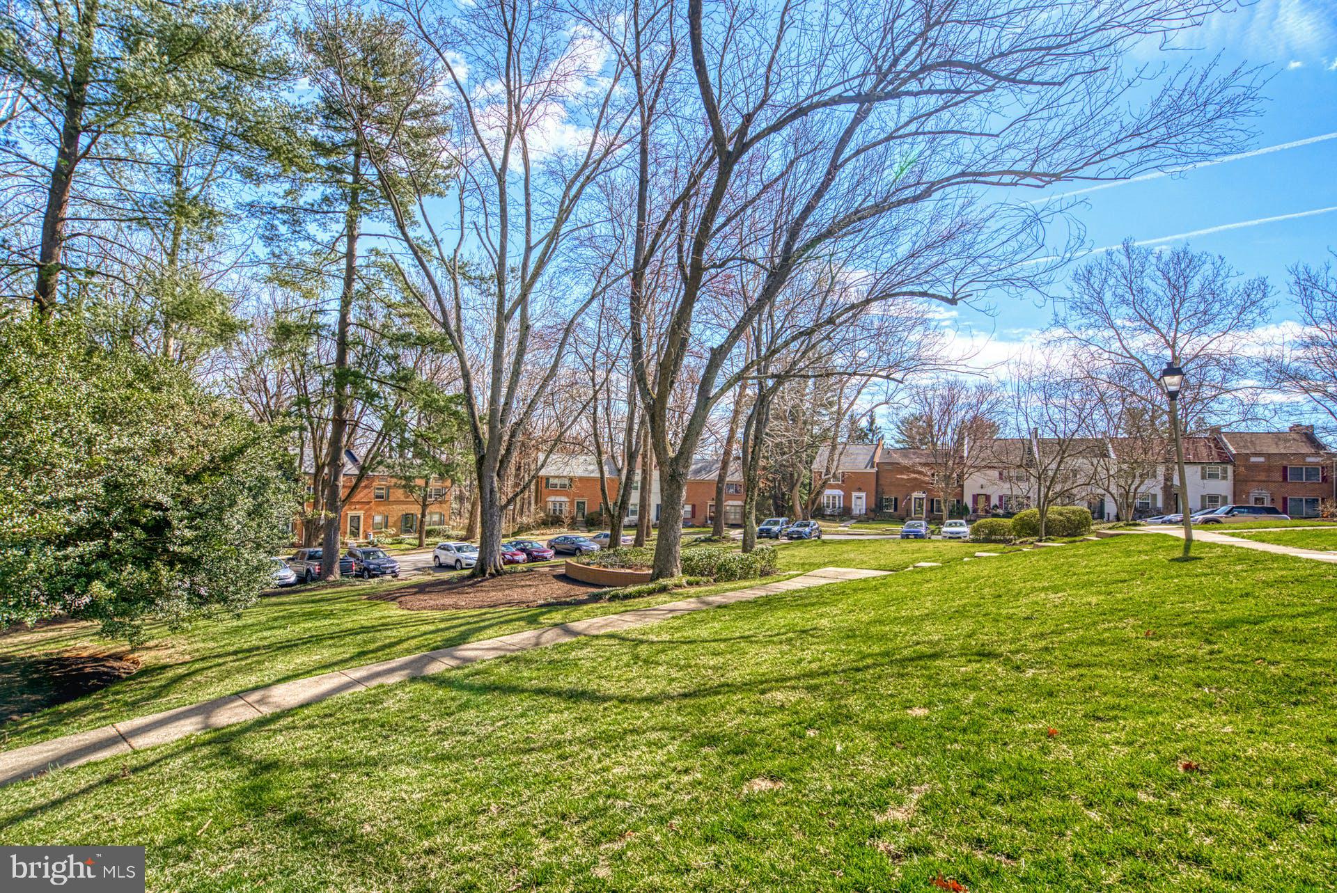 GOVERNORS SQUARE - Residential