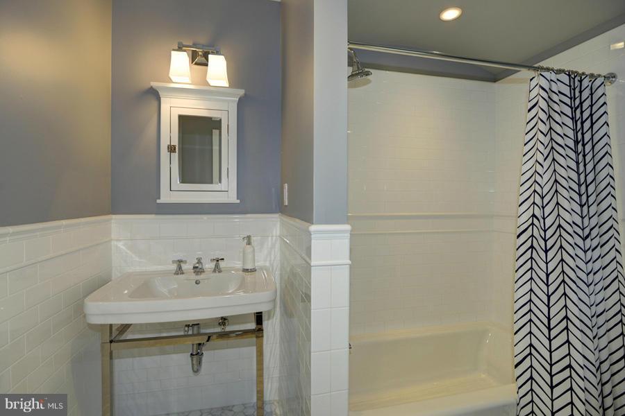 ROLLINGWOOD - Residential