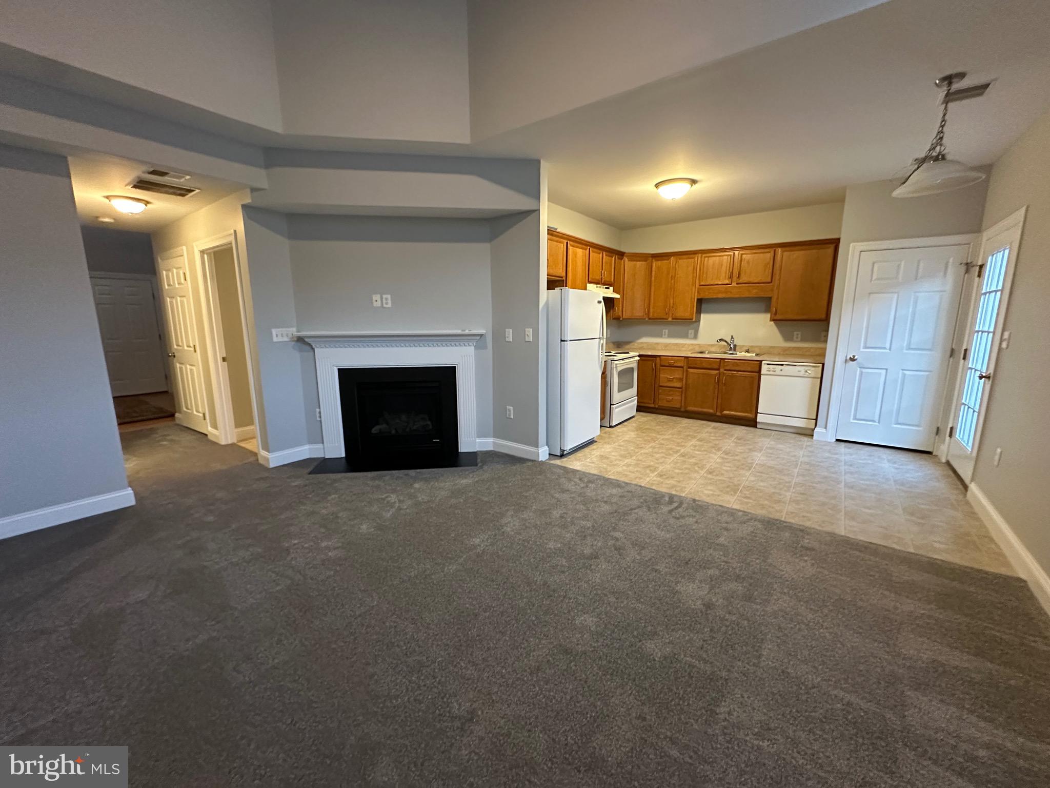 THE VILLAS - Residential Lease