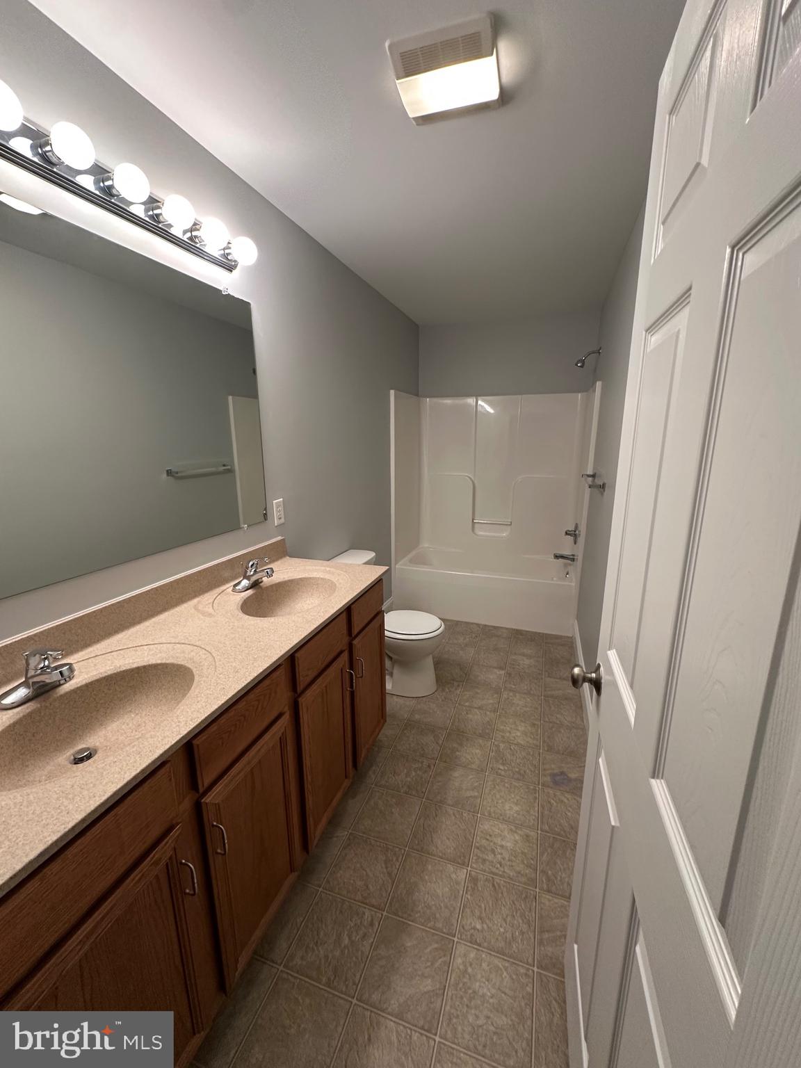 THE VILLAS - Residential Lease