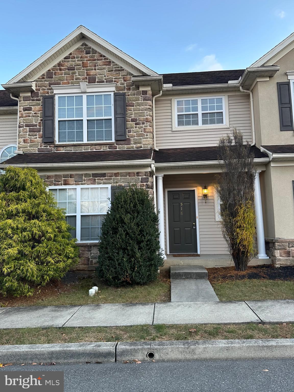 THE VILLAS - Residential Lease