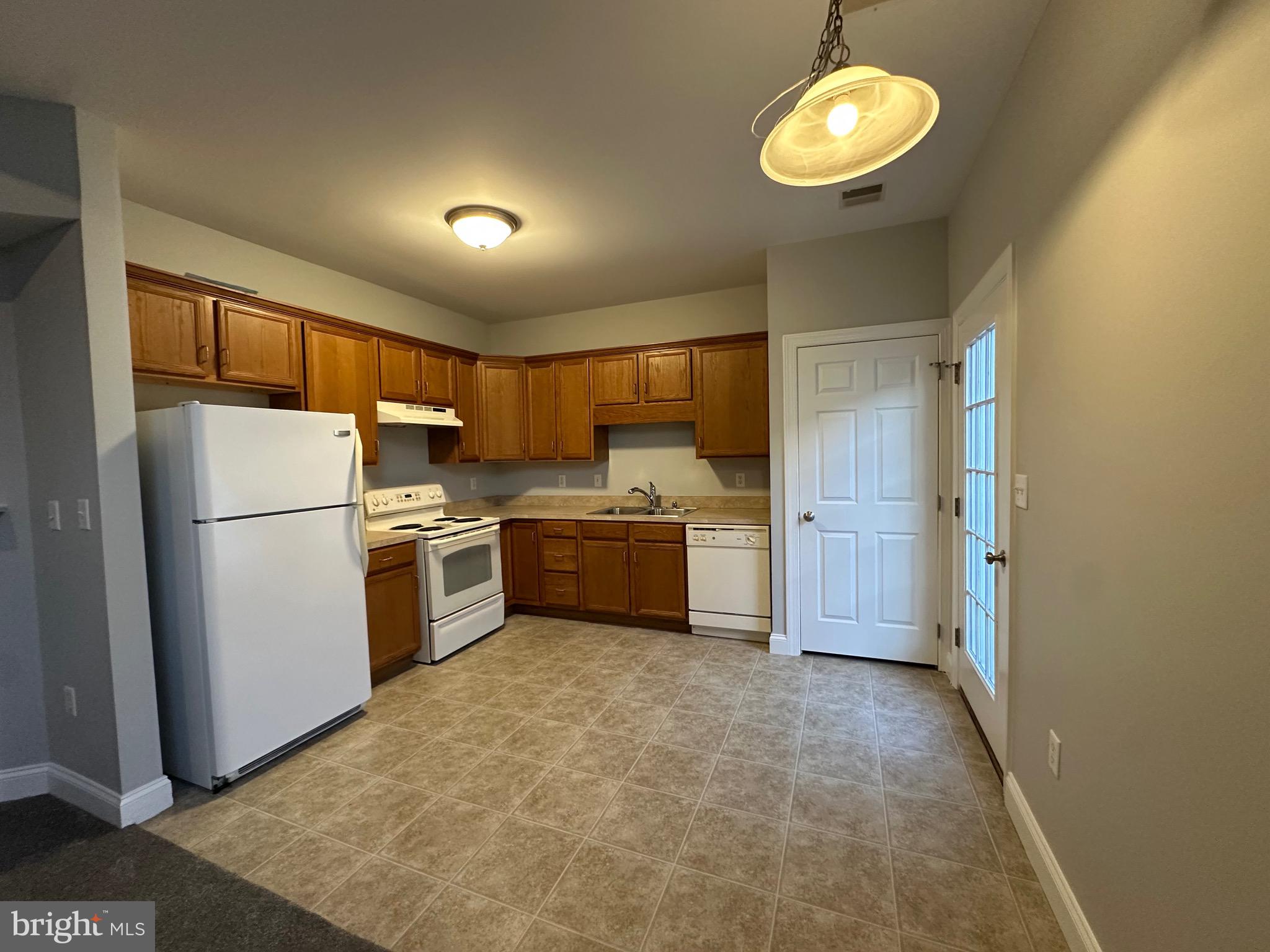 THE VILLAS - Residential Lease