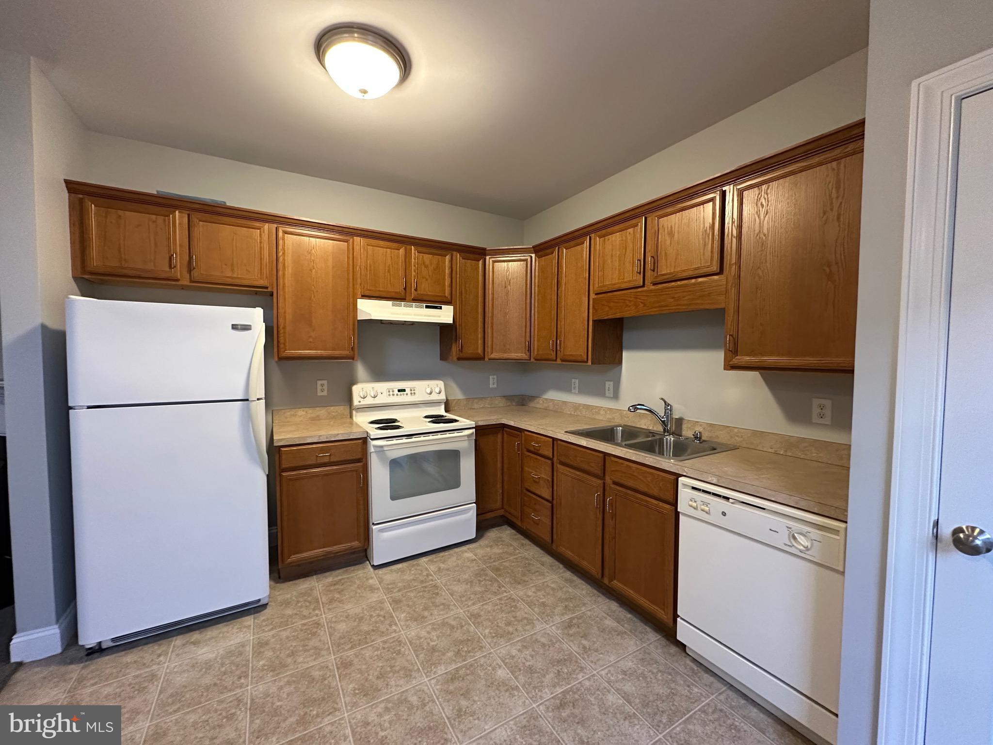 THE VILLAS - Residential Lease