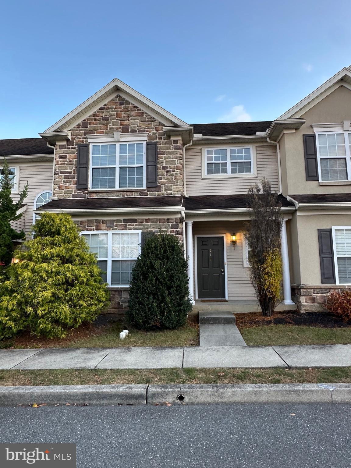 THE VILLAS - Residential Lease