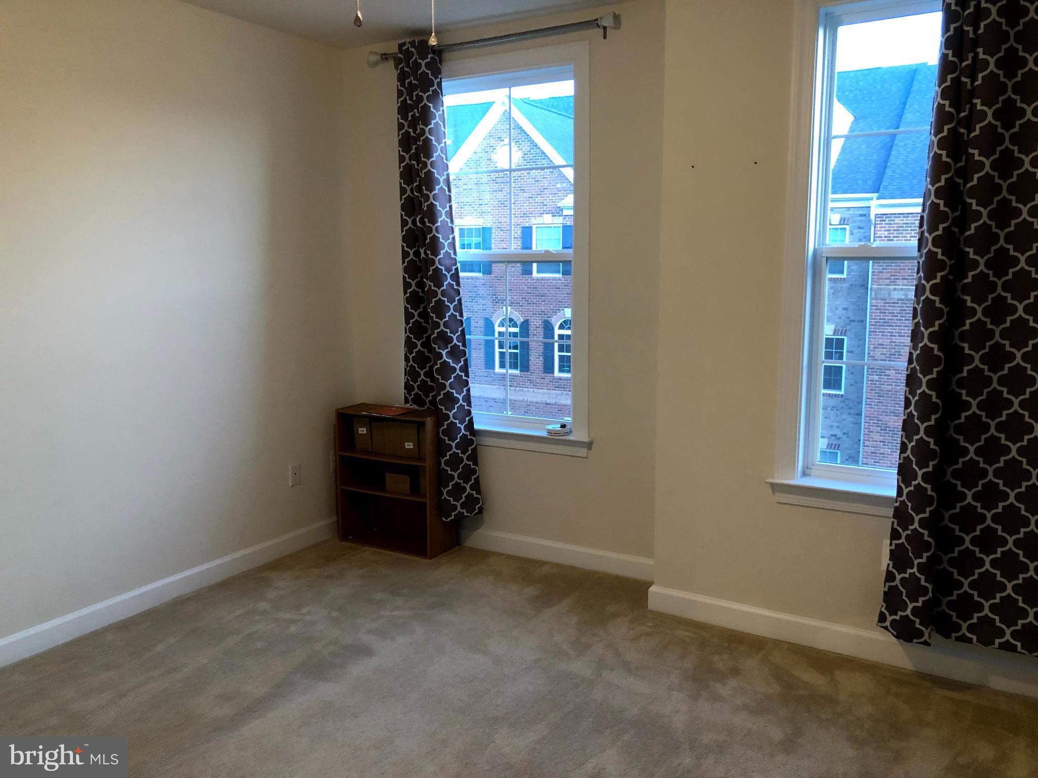 DISCOVERY SQUARE - Residential Lease