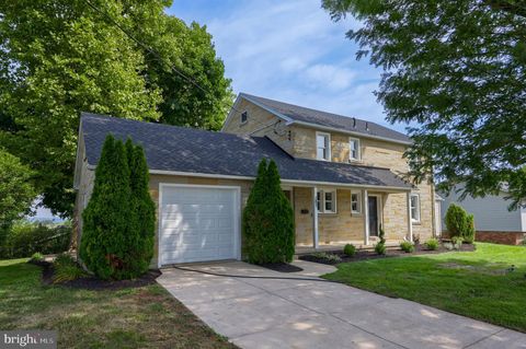 Photo of 587 W Broad Street, NEW HOLLAND, PA 17557 (MLS # PALA2054572)