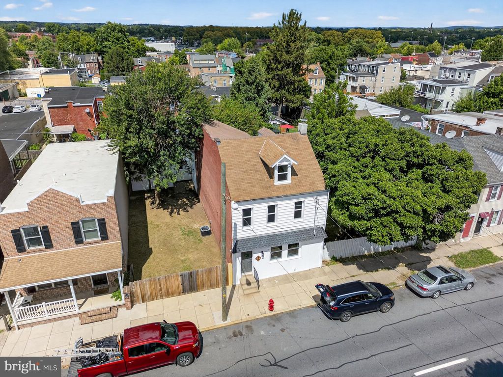 Photo of 623 E Chestnut Street, LANCASTER, PA 17602 (MLS # PALA2080198)