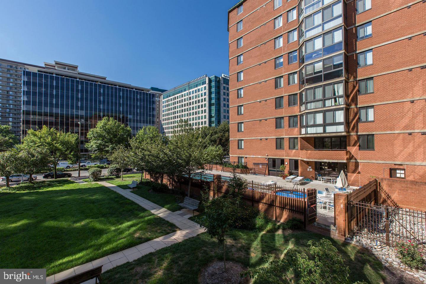 EASTVIEW AT BALLSTON METRO - Residential