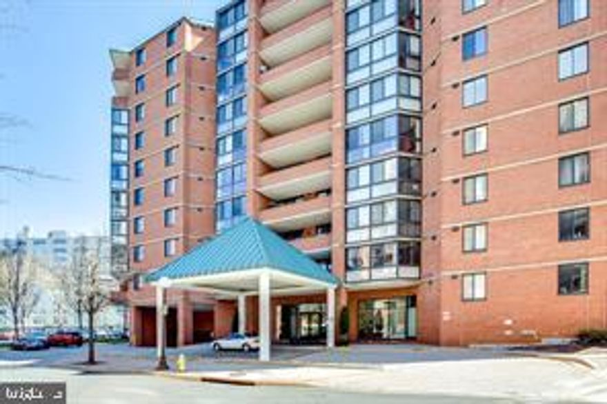 OPPORTUNITY KNOCKS! Do NOT miss your chance to own this lovely condo with Enclosed Sunroom in the heart of Ballston! Amazing Views Look out onto the Common Area and Pool.  Condo Amenities Include: NEW WINDOWS & SLIDING GLASS DOORS THROUGHOUT ENTIRE UNIT (installed in SUMMER 2015), Stainless Steel Appliances, Granite Counter Tops, Maple Kitchen Cabinets. Open Kitchen & Living Room Floor Plan, Walk-In Closet in Master w/ Ample Storage Space, In-Unit Washer & Dryer, 1 Underground Garage Parking Space, & this is a Pet Friendly Building! Building Amenities Include: Outdoor Pool, Hot Tub, Sun Deck with Tables, Chairs, & Sunbathing Chairs, BBQ Grills, Fitness Center with Cardio & Weights, On-Site Building Manager, Concierge, Bike Storage Cages, Separate Storage Units available for rent. EastView is conveniently located only 1 short block to the Ballston Metro!PARKING Space #73