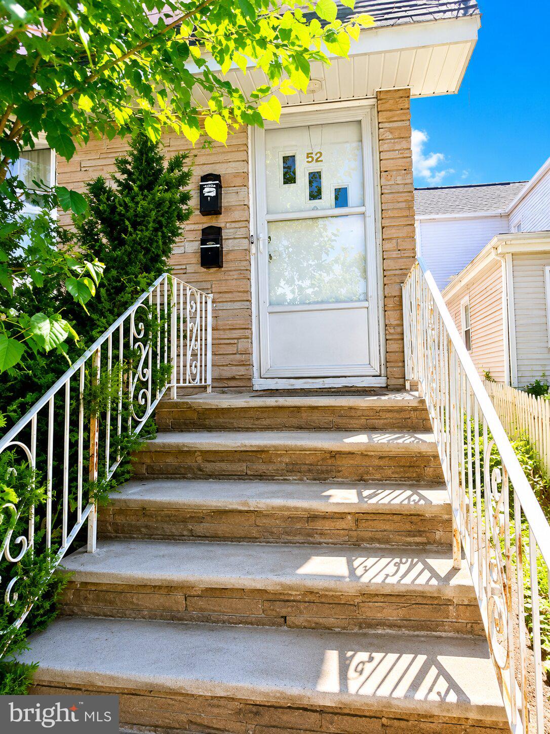 52 VALLEY ST