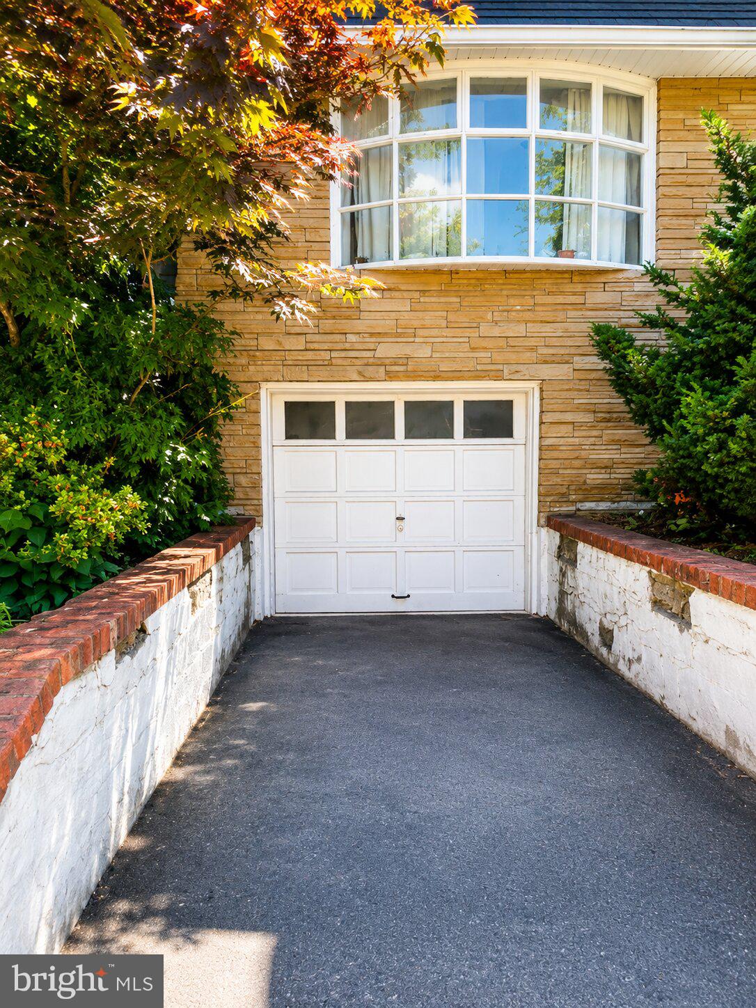 52 VALLEY ST