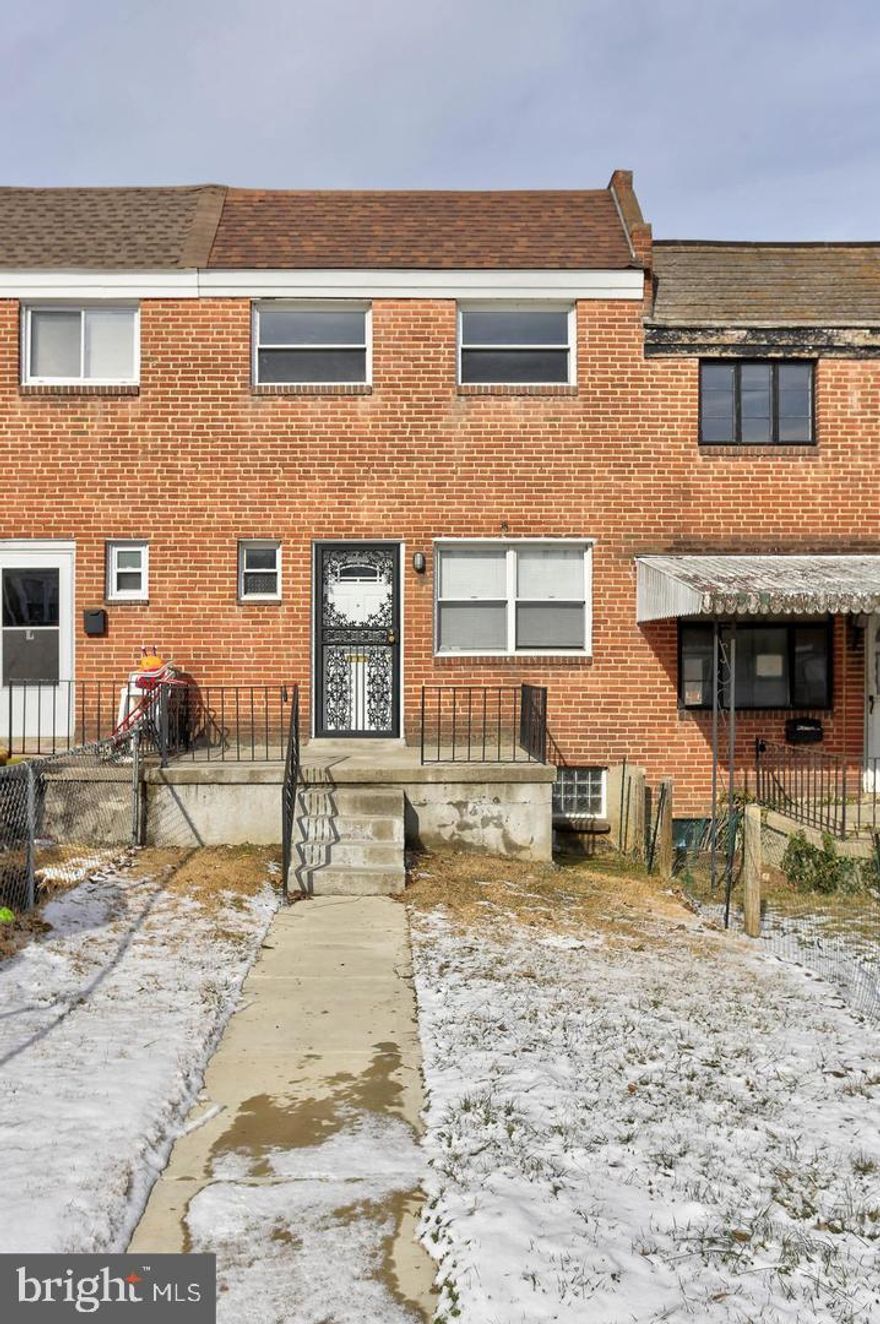 Newly updated townhome to rent, Updated kitchen and bathroom, newly painted! Make this your home before the holiday season!