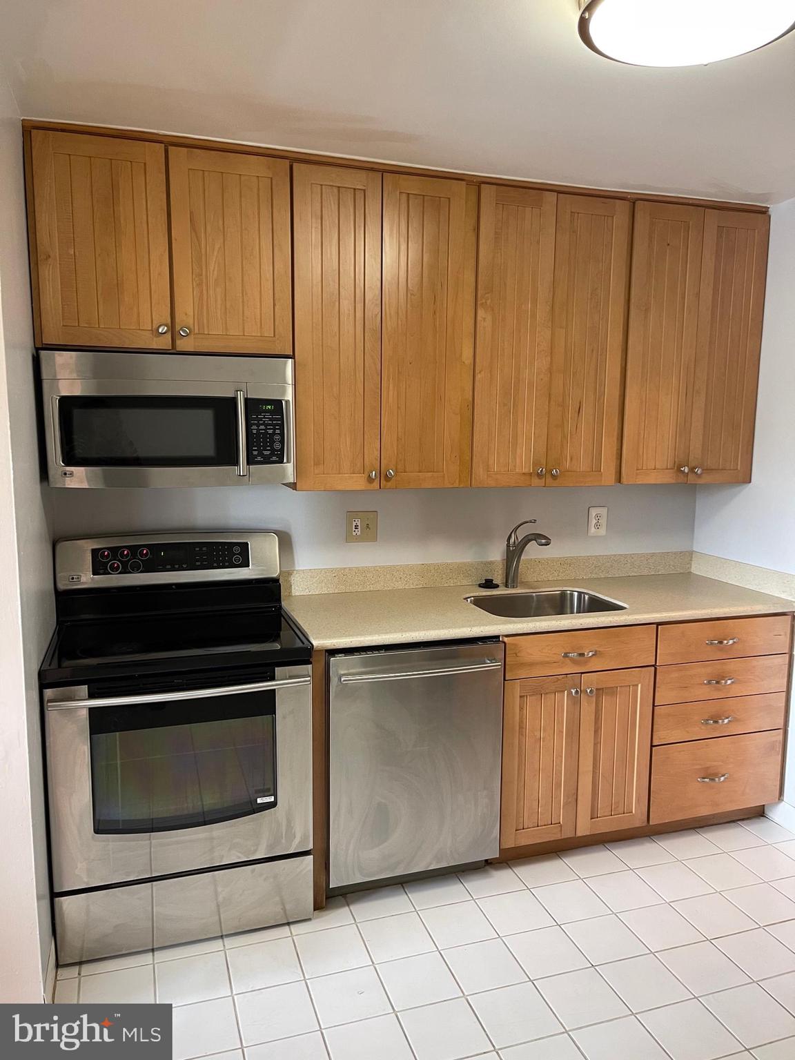 HAWTHORNE VILLAGE - Residential Lease