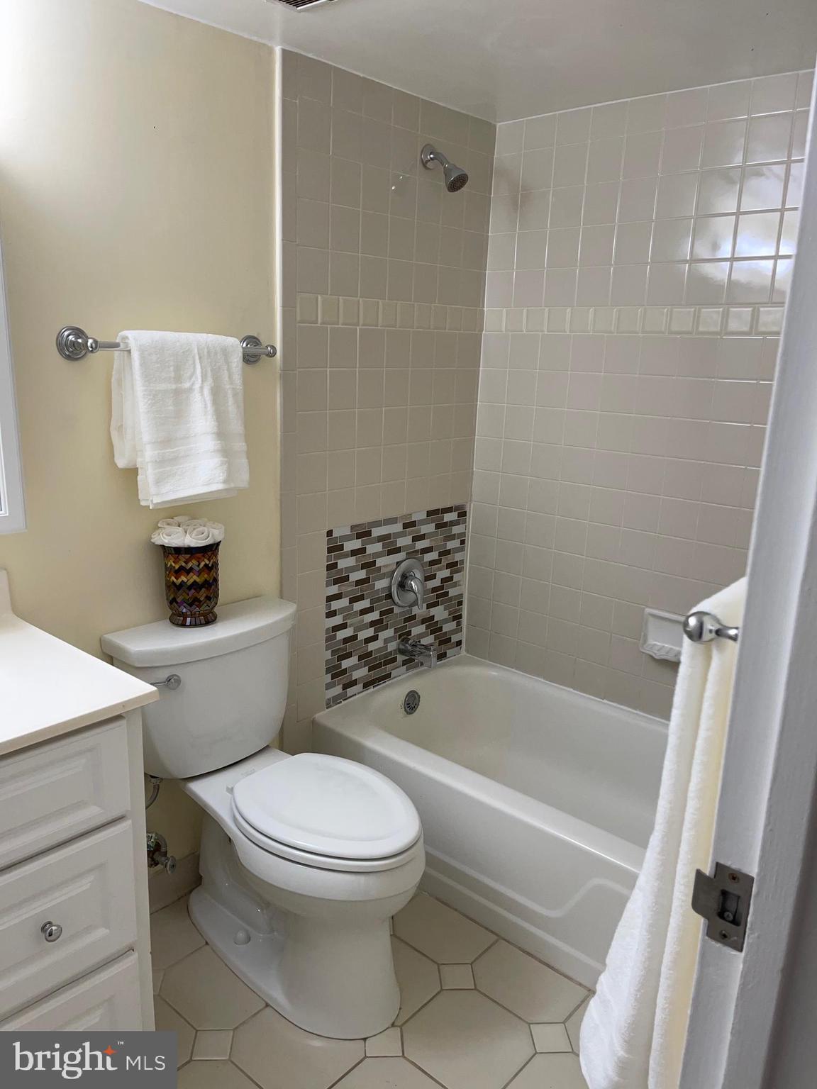 HAWTHORNE VILLAGE - Residential Lease